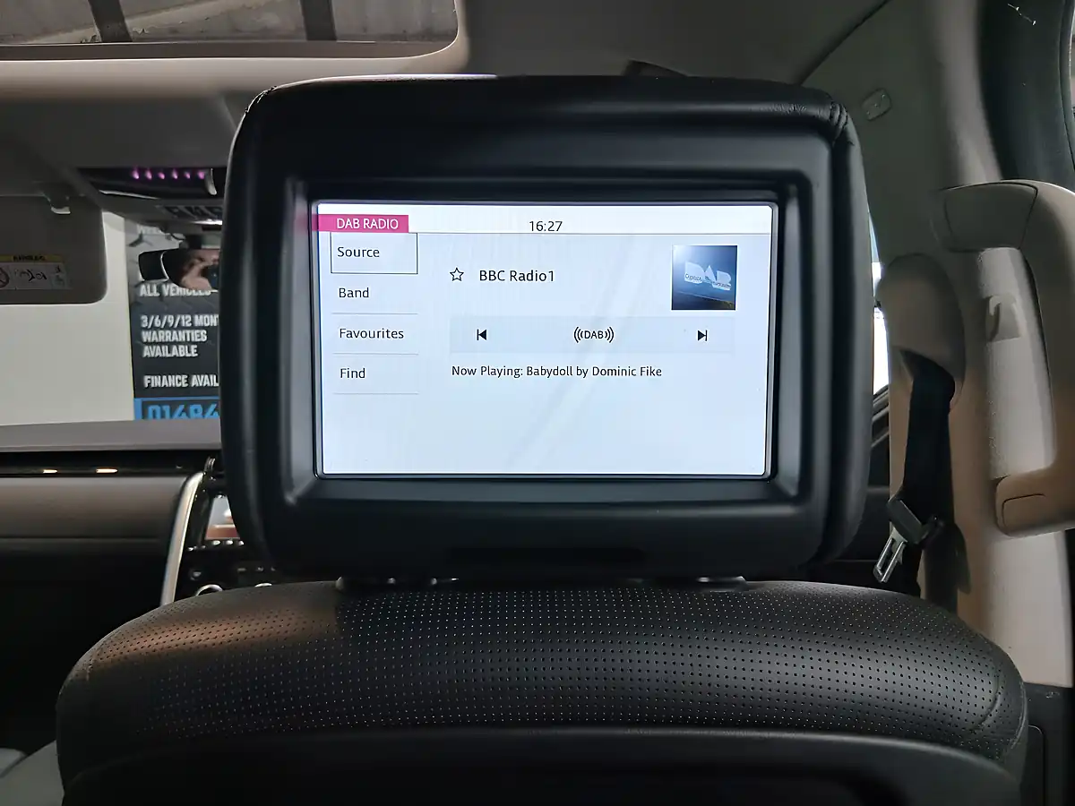 Used 2017 Land Rover Discovery Hse Luxury Grey - Interior and Exterior details 18