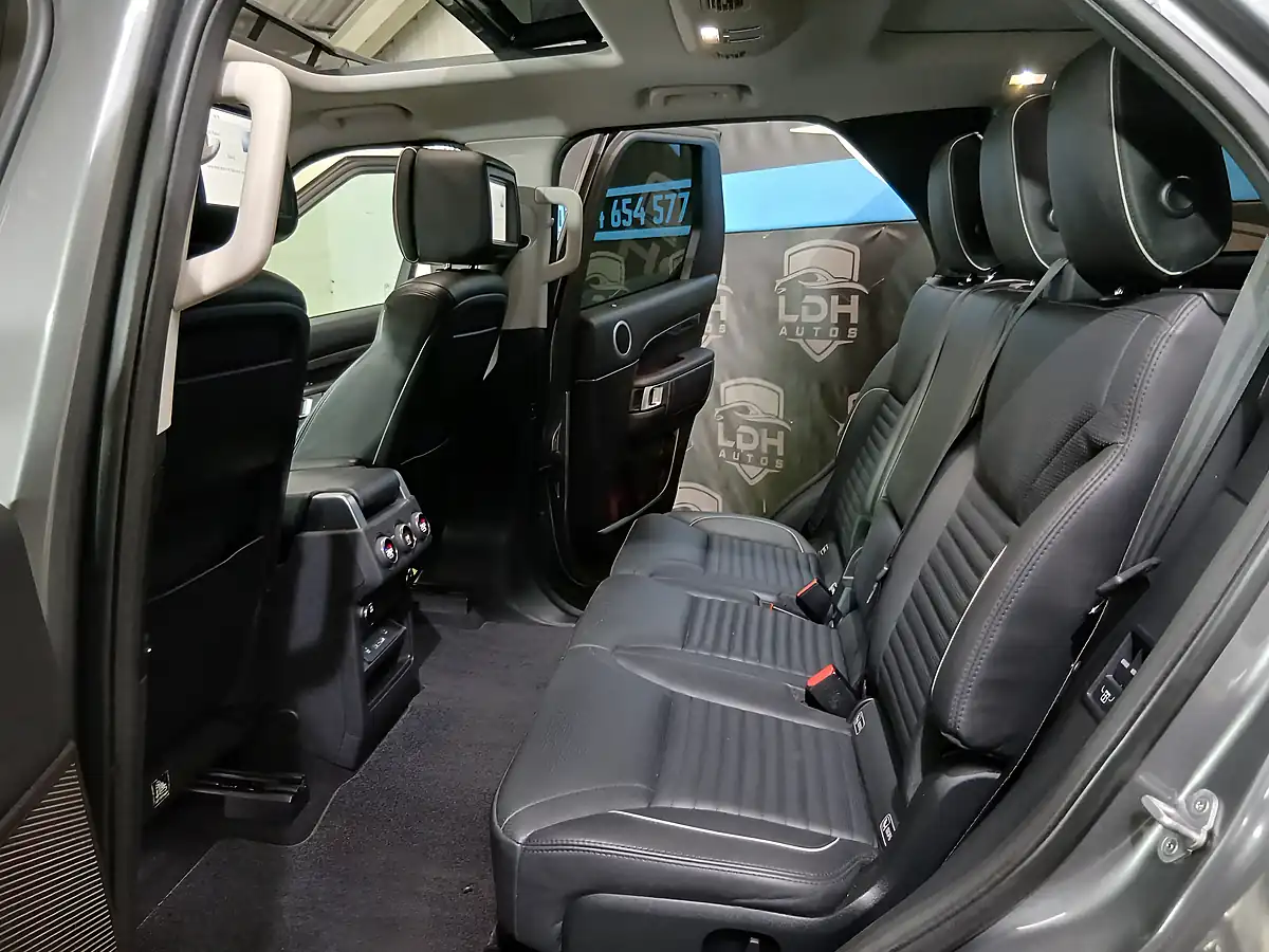 Used 2017 Land Rover Discovery Hse Luxury Grey - Interior and Exterior details 19