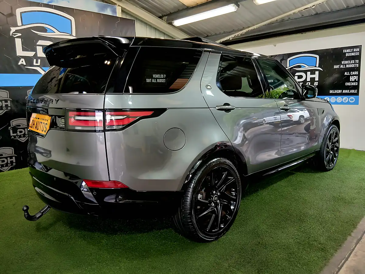 Used 2017 Land Rover Discovery Hse Luxury Grey - Interior and Exterior details 3