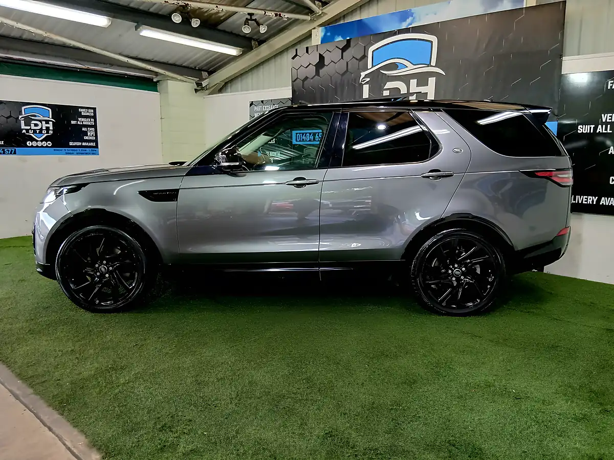 Used 2017 Land Rover Discovery Hse Luxury Grey - Interior and Exterior details 6