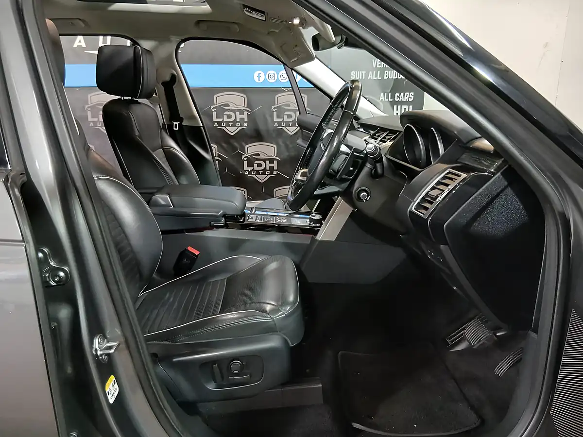 Used 2017 Land Rover Discovery Hse Luxury Grey - Interior and Exterior details 9