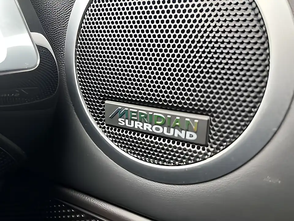 Used 2017 Land Rover Discovery Hse Luxury Indus Silver Metallic - Interior and Exterior details 10
