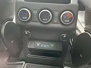 Used 2017 Land Rover Discovery Hse Luxury Indus Silver Metallic - Interior and Exterior details 11