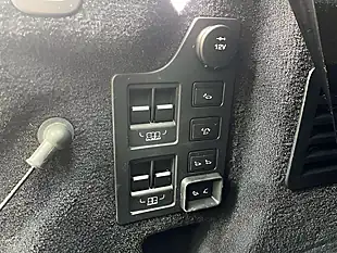 Used 2017 Land Rover Discovery Hse Luxury Indus Silver Metallic - Interior and Exterior details 13