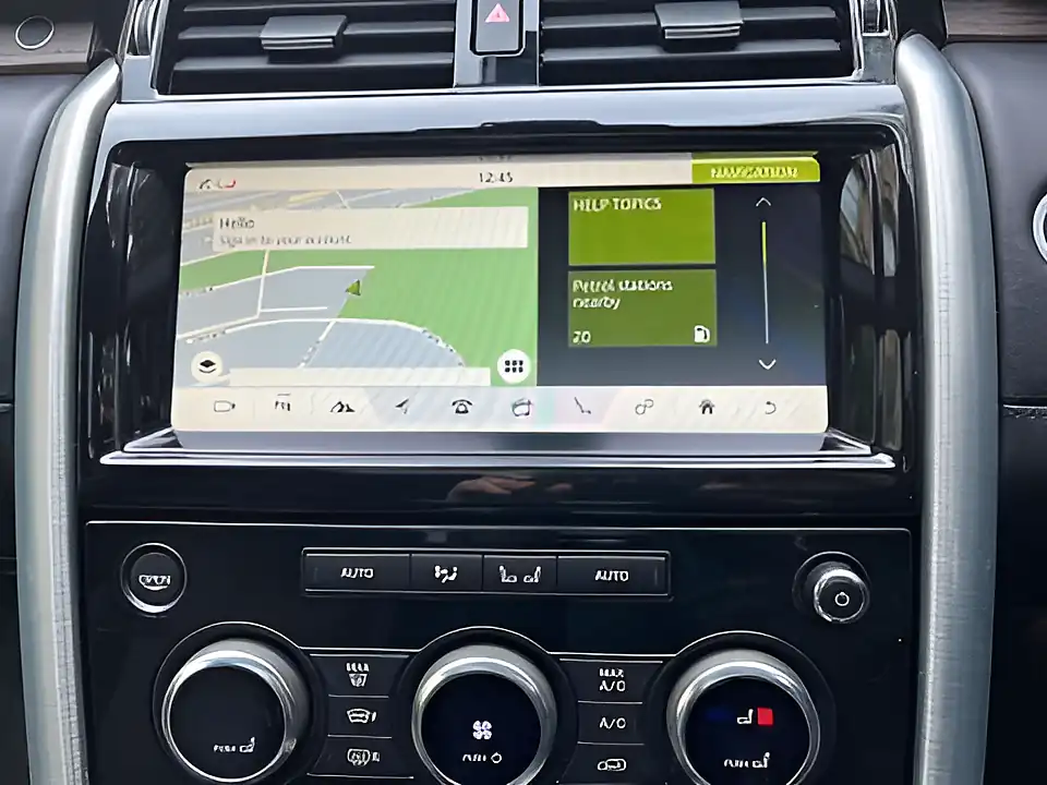 Used 2017 Land Rover Discovery Hse Luxury Indus Silver Metallic - Interior and Exterior details 16