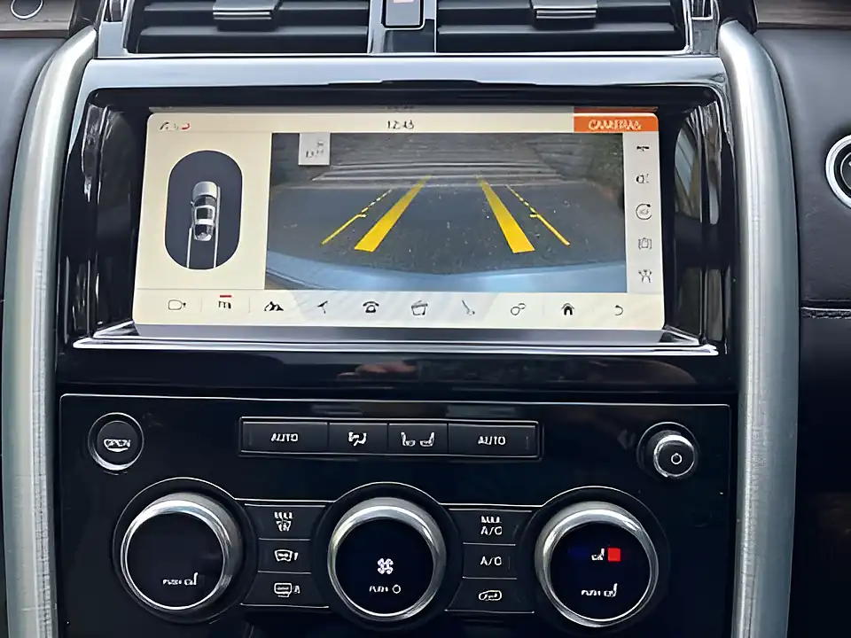 Used 2017 Land Rover Discovery Hse Luxury Indus Silver Metallic - Interior and Exterior details 19