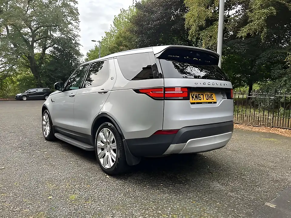 Used 2017 Land Rover Discovery Hse Luxury Indus Silver Metallic - Interior and Exterior details 3