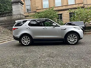 Used 2017 Land Rover Discovery Hse Luxury Indus Silver Metallic - Interior and Exterior details 6