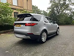 Used 2017 Land Rover Discovery Hse Luxury Indus Silver Metallic - Interior and Exterior details 7
