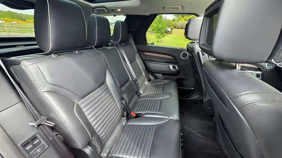 Used 2017 Land Rover Discovery Hse Luxury Red - Interior and Exterior details 10