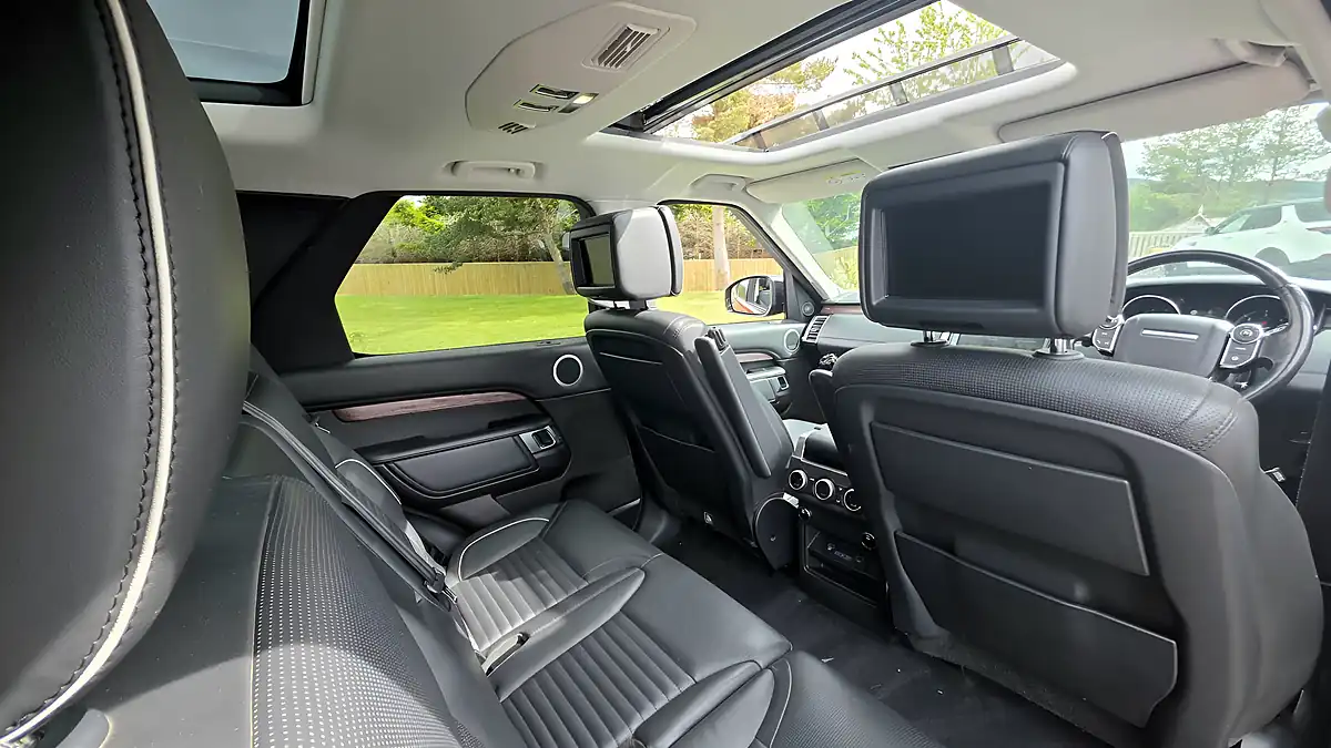 Used 2017 Land Rover Discovery Hse Luxury Red - Interior and Exterior details 11