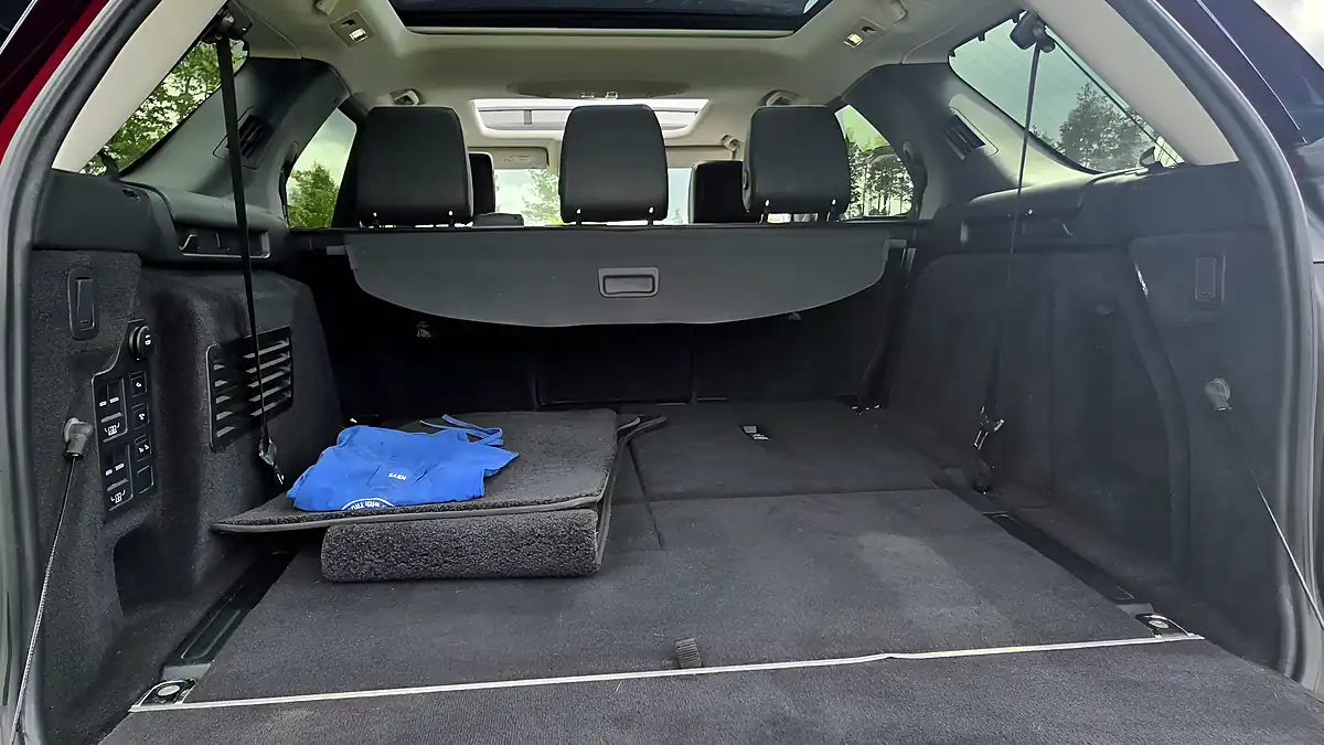 Used 2017 Land Rover Discovery Hse Luxury Red - Interior and Exterior details 12