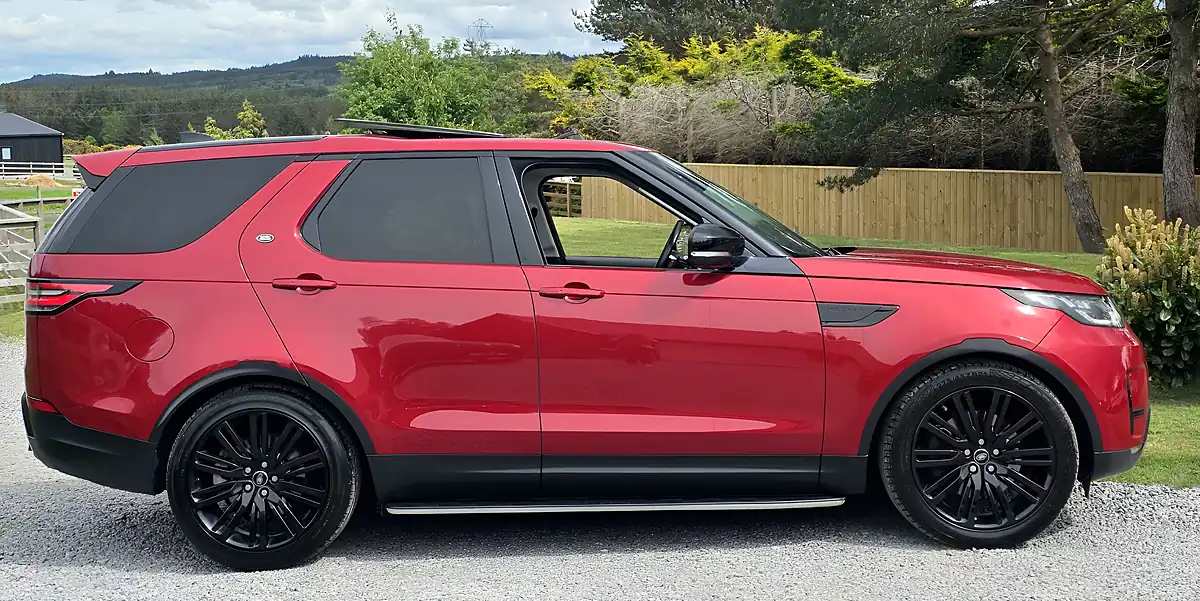 Used 2017 Land Rover Discovery Hse Luxury Red - Interior and Exterior details 2