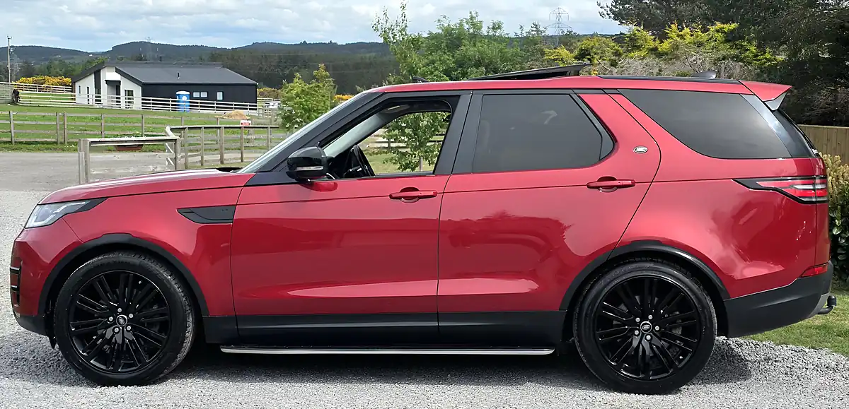 Used 2017 Land Rover Discovery Hse Luxury Red - Interior and Exterior details 5