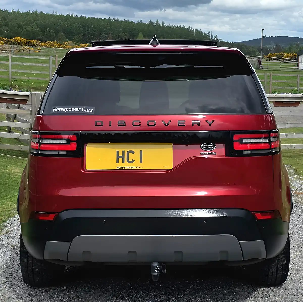 Used 2017 Land Rover Discovery Hse Luxury Red - Interior and Exterior details 6