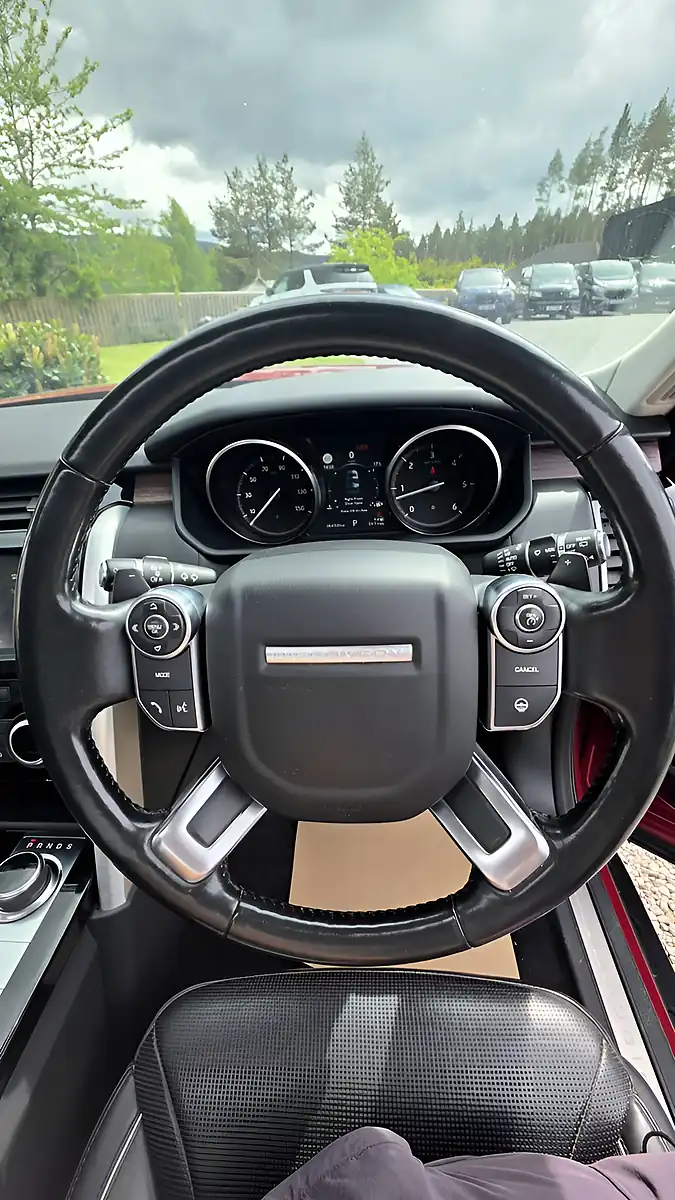 Used 2017 Land Rover Discovery Hse Luxury Red - Interior and Exterior details 7