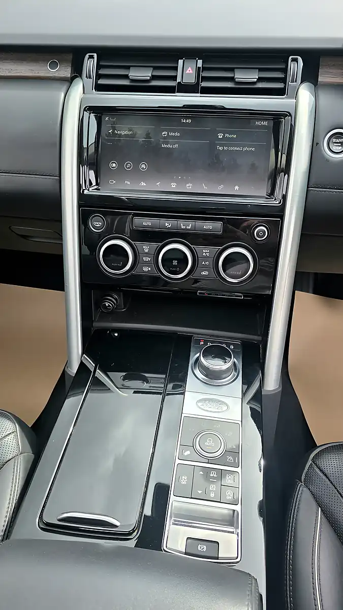 Used 2017 Land Rover Discovery Hse Luxury Red - Interior and Exterior details 9