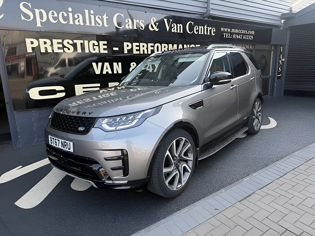 Used 2017 Land Rover Discovery Hse Luxury Silver - Front View