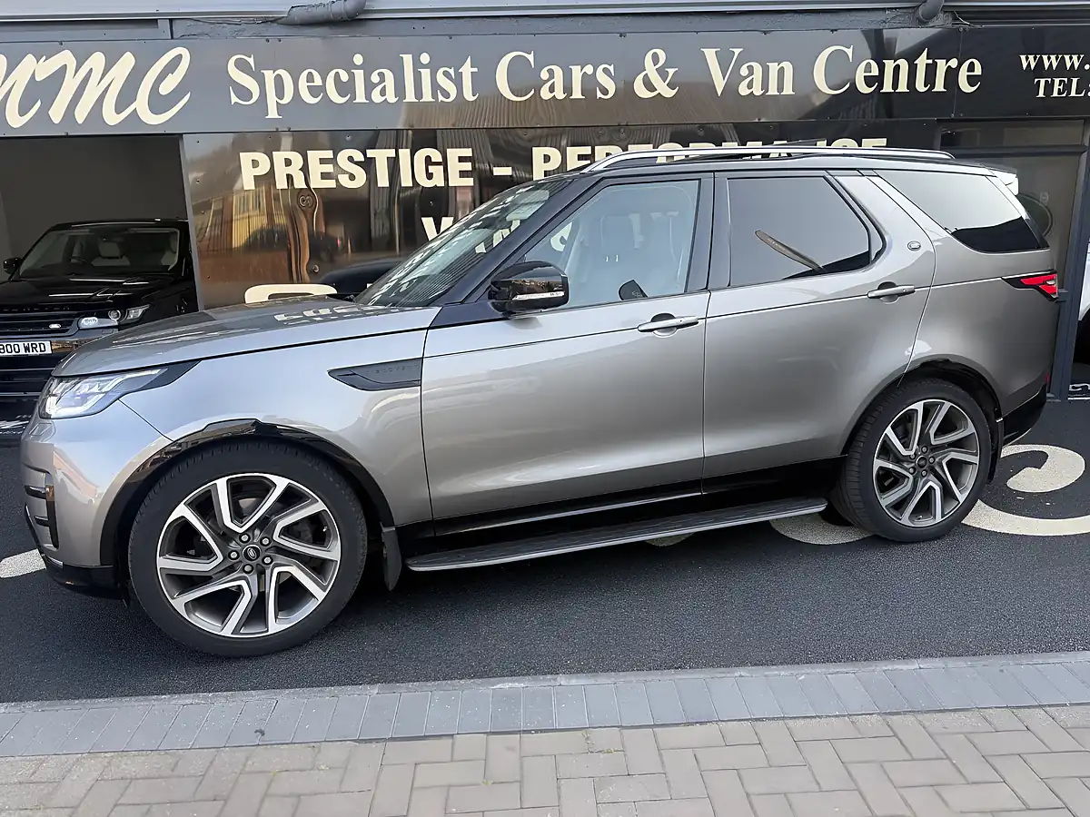Used 2017 Land Rover Discovery Hse Luxury Silver - Interior and Exterior details 3