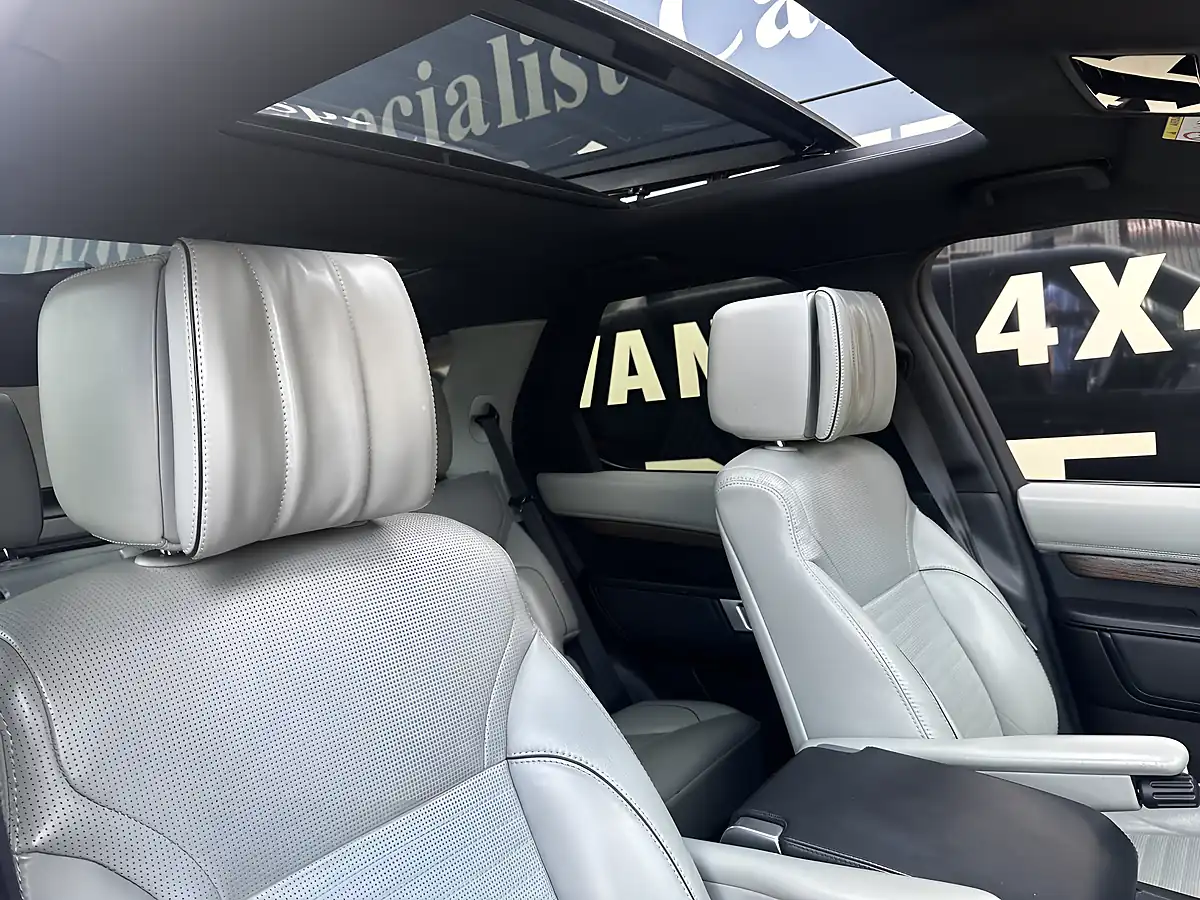 Used 2017 Land Rover Discovery Hse Luxury Waitomo Grey - Interior and Exterior details 3