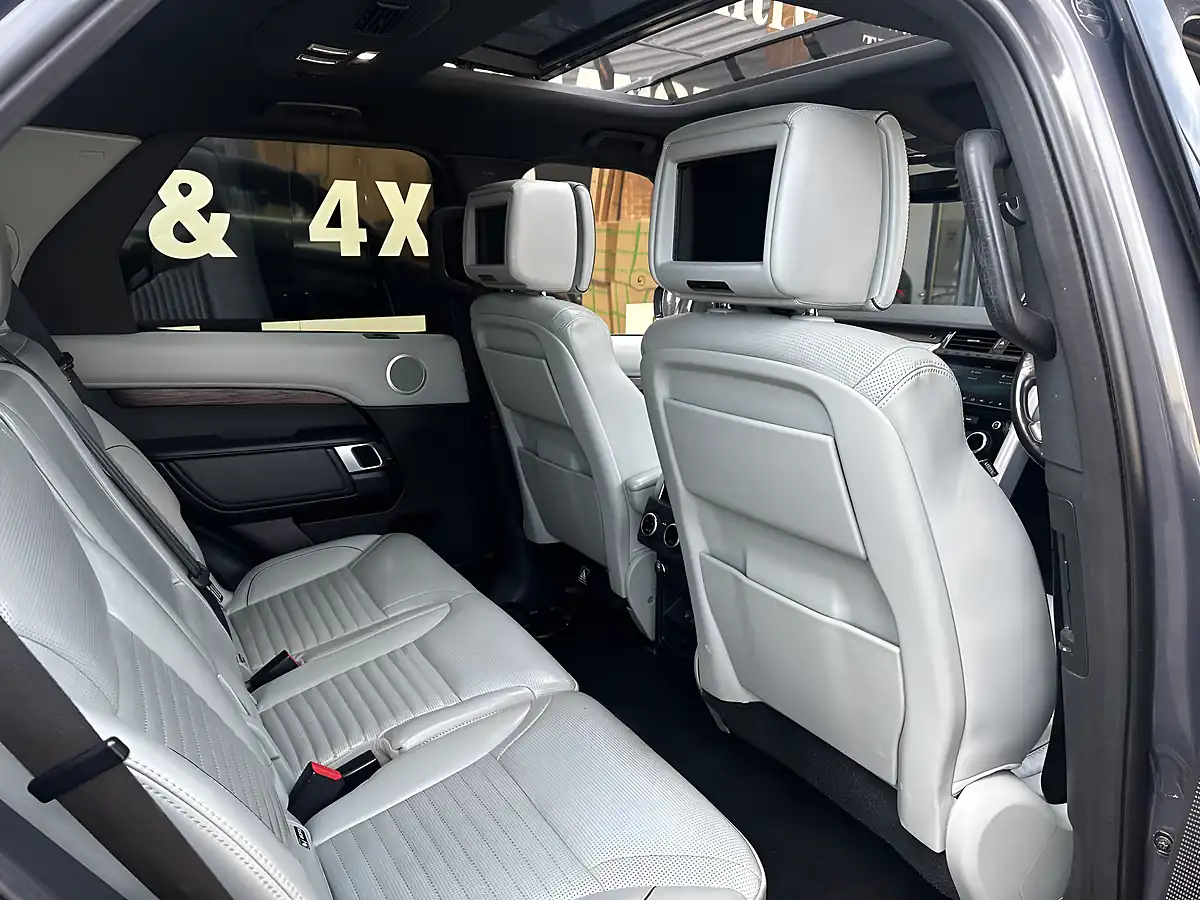 Used 2017 Land Rover Discovery Hse Luxury Waitomo Grey - Interior and Exterior details 5
