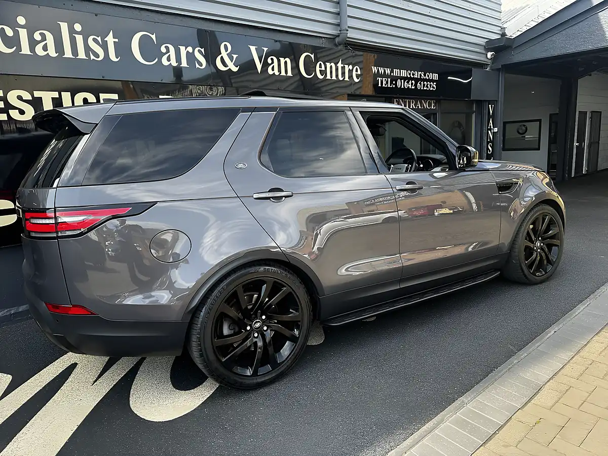 Used 2017 Land Rover Discovery Hse Luxury Waitomo Grey - Interior and Exterior details 6