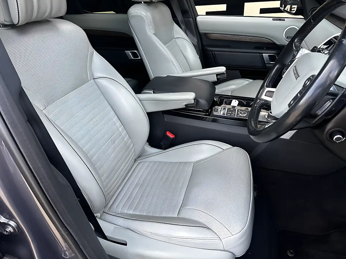 Used 2017 Land Rover Discovery Hse Luxury Waitomo Grey - Interior and Exterior details 7