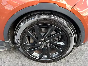 Used 2017 Land Rover Discovery Hse Opal Orange - Interior and Exterior details 11