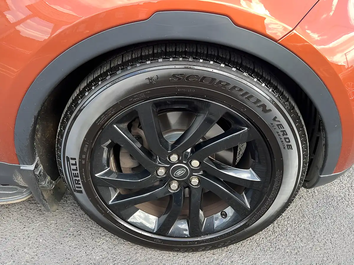 Used 2017 Land Rover Discovery Hse Opal Orange - Interior and Exterior details 11