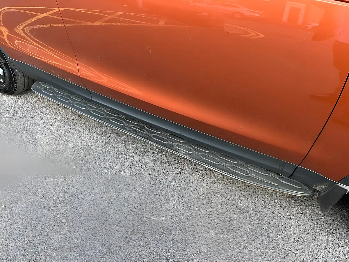 Used 2017 Land Rover Discovery Hse Opal Orange - Interior and Exterior details 12
