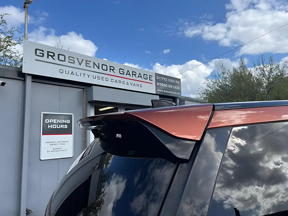 Used 2017 Land Rover Discovery Hse Opal Orange - Interior and Exterior details 14