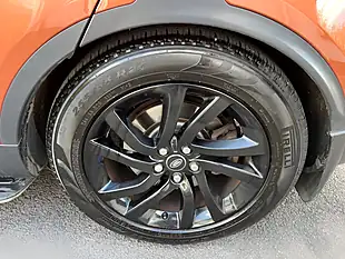 Used 2017 Land Rover Discovery Hse Opal Orange - Interior and Exterior details 15