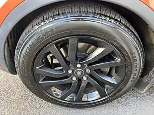 Used 2017 Land Rover Discovery Hse Opal Orange - Interior and Exterior details 16