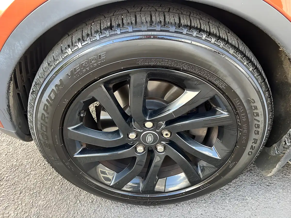 Used 2017 Land Rover Discovery Hse Opal Orange - Interior and Exterior details 16