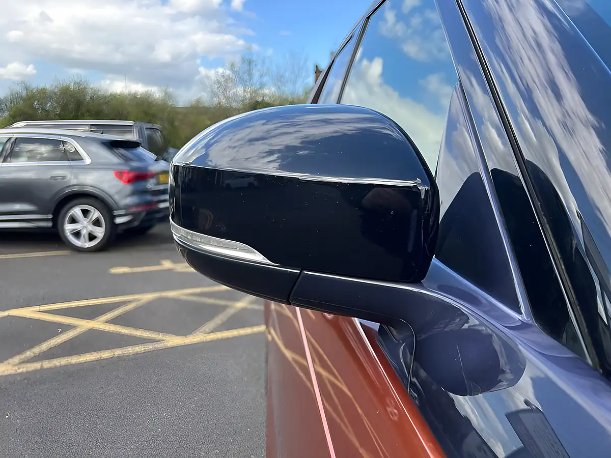 Used 2017 Land Rover Discovery Hse Opal Orange - Interior and Exterior details 18