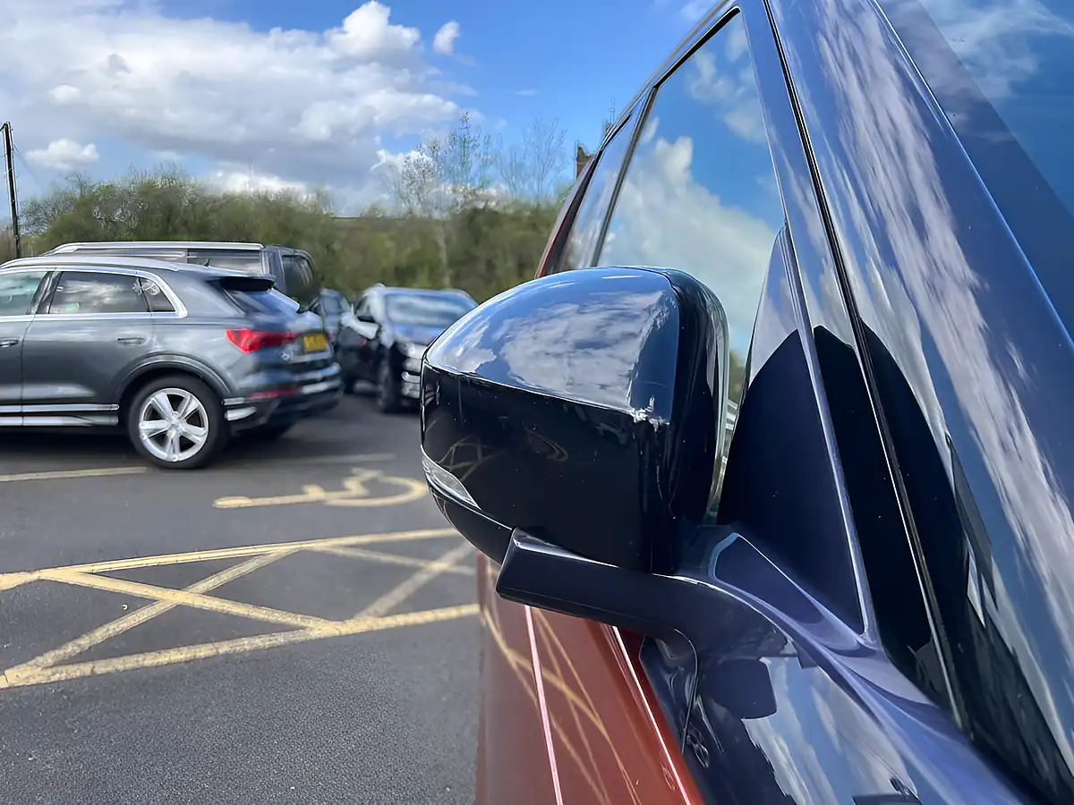 Used 2017 Land Rover Discovery Hse Opal Orange - Interior and Exterior details 19