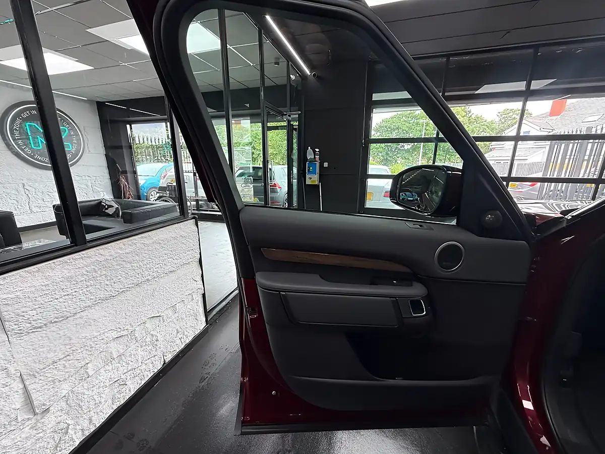 Used 2017 Land Rover Discovery Hse Red - Interior and Exterior details 14