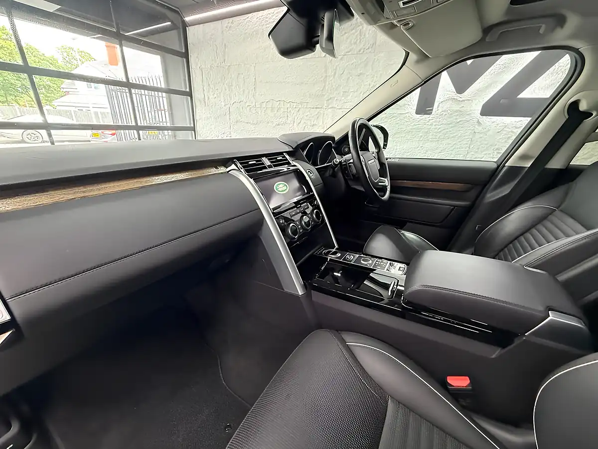 Used 2017 Land Rover Discovery Hse Red - Interior and Exterior details 16