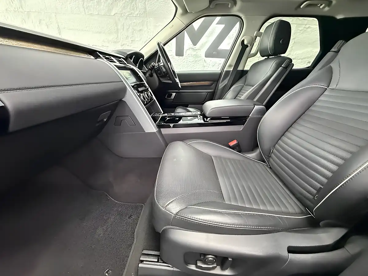 Used 2017 Land Rover Discovery Hse Red - Interior and Exterior details 17