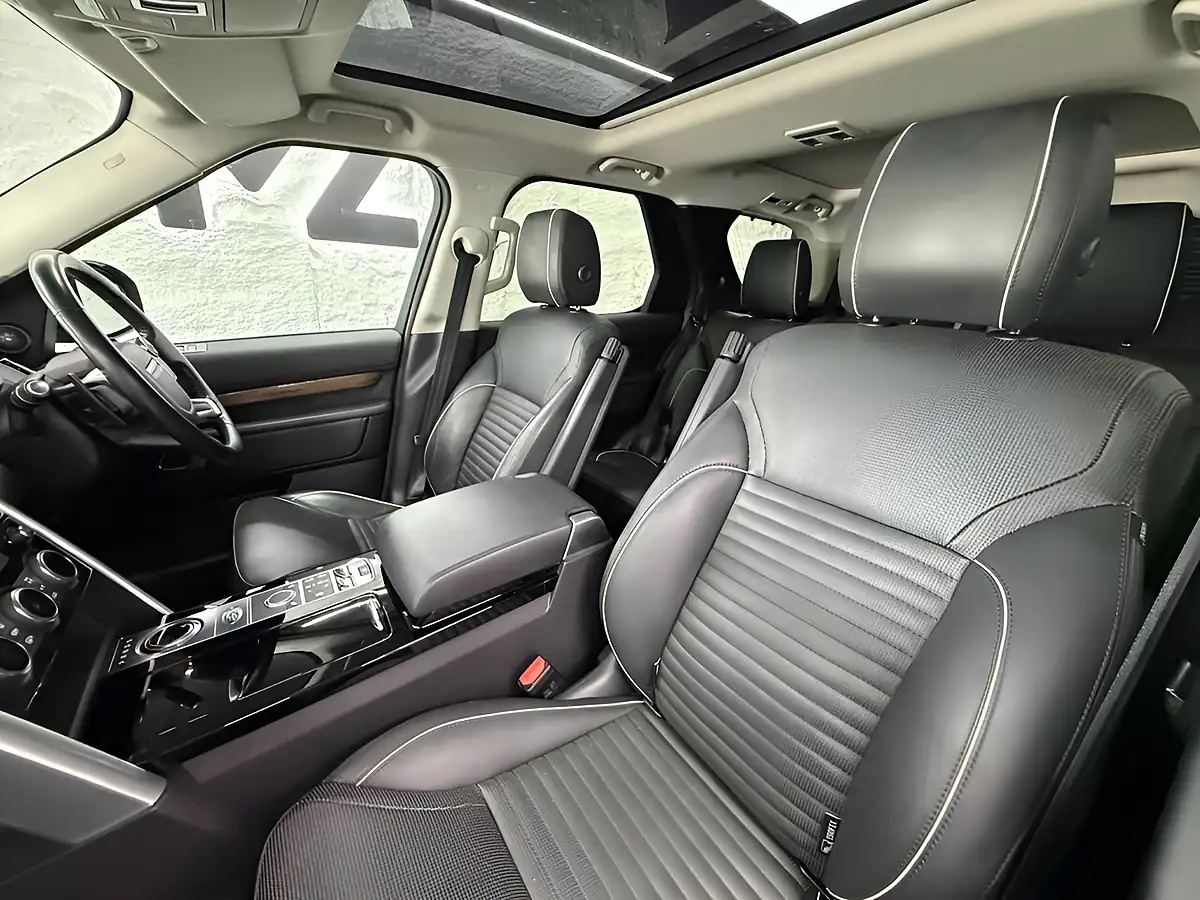 Used 2017 Land Rover Discovery Hse Red - Interior and Exterior details 18