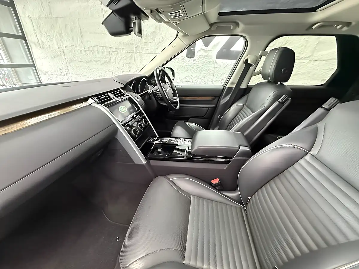 Used 2017 Land Rover Discovery Hse Red - Interior and Exterior details 19