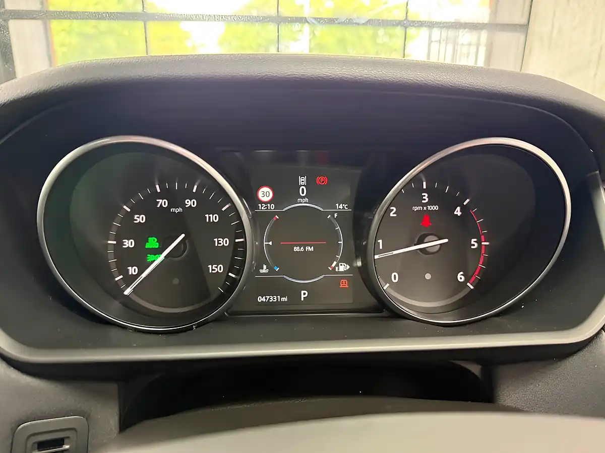 Used 2017 Land Rover Discovery Hse Red - Interior and Exterior details 3