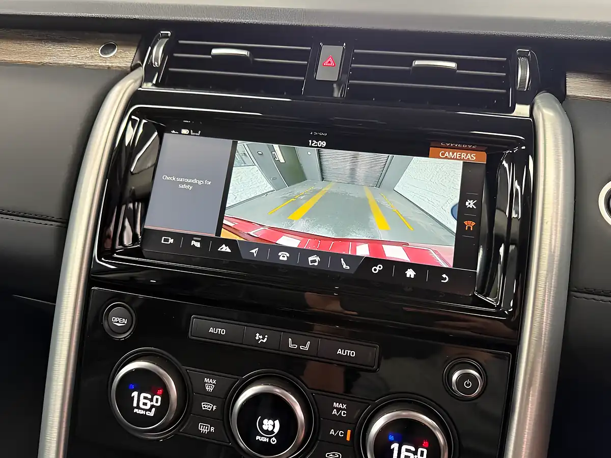 Used 2017 Land Rover Discovery Hse Red - Interior and Exterior details 5