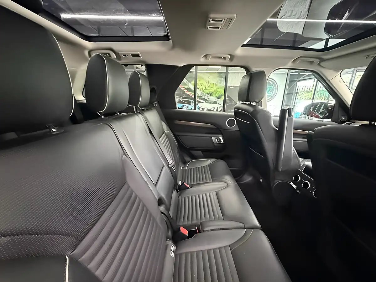 Used 2017 Land Rover Discovery Hse Red - Interior and Exterior details 6