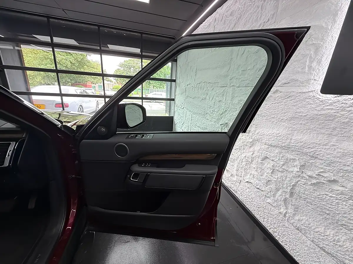 Used 2017 Land Rover Discovery Hse Red - Interior and Exterior details 7