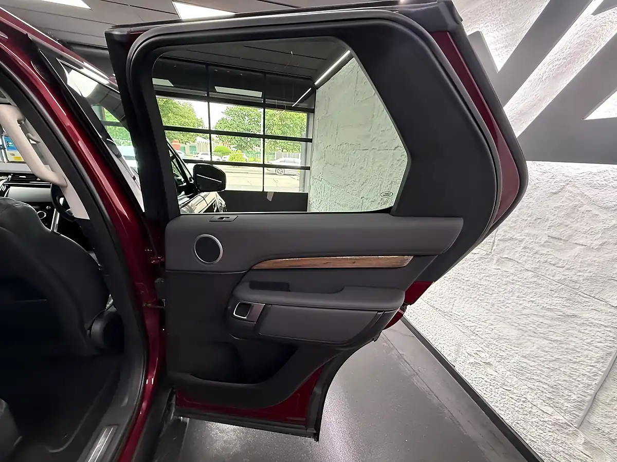 Used 2017 Land Rover Discovery Hse Red - Interior and Exterior details 8