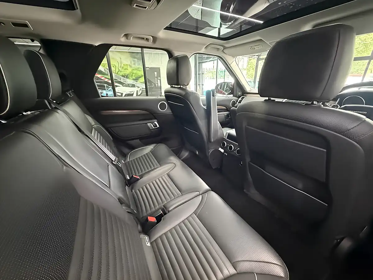 Used 2017 Land Rover Discovery Hse Red - Interior and Exterior details 9