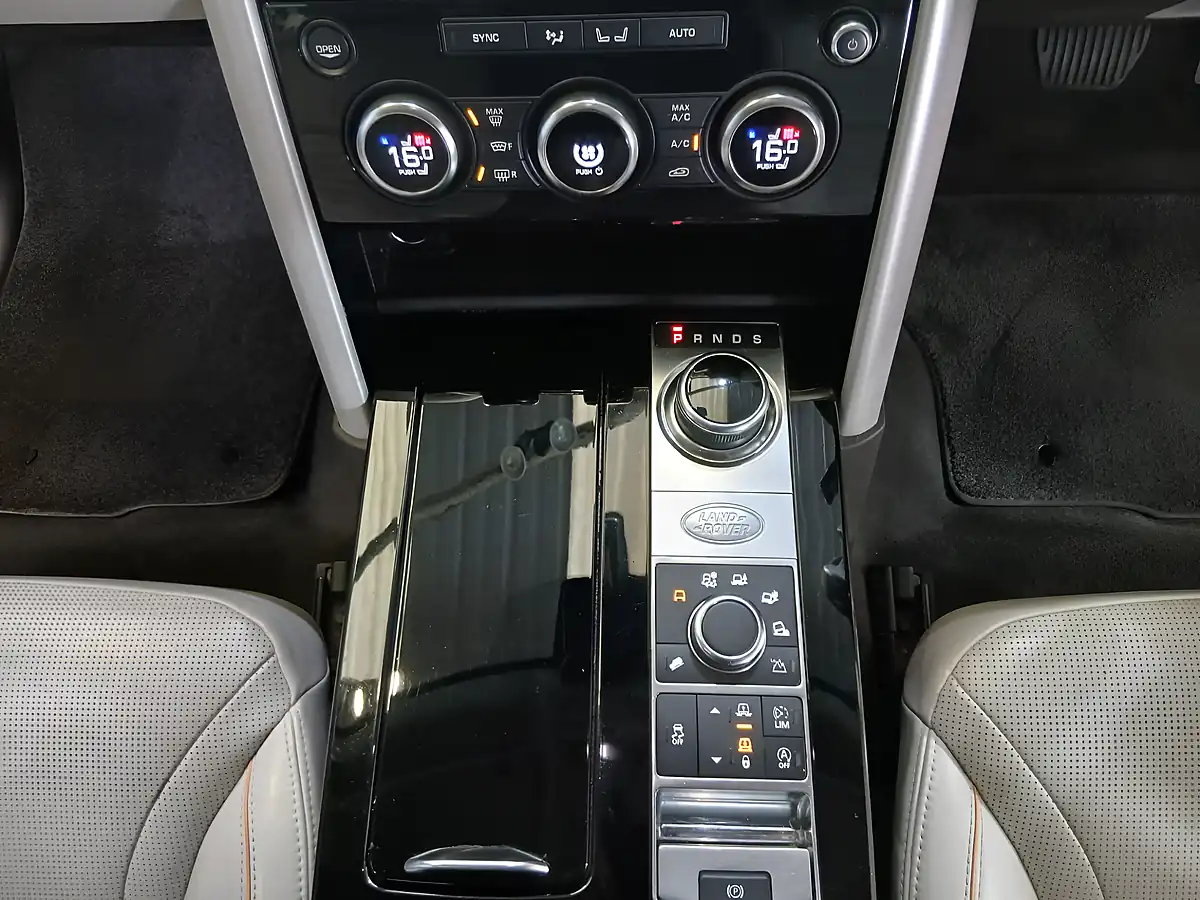 Used 2017 Land Rover Discovery Hse Red - Interior and Exterior details 16