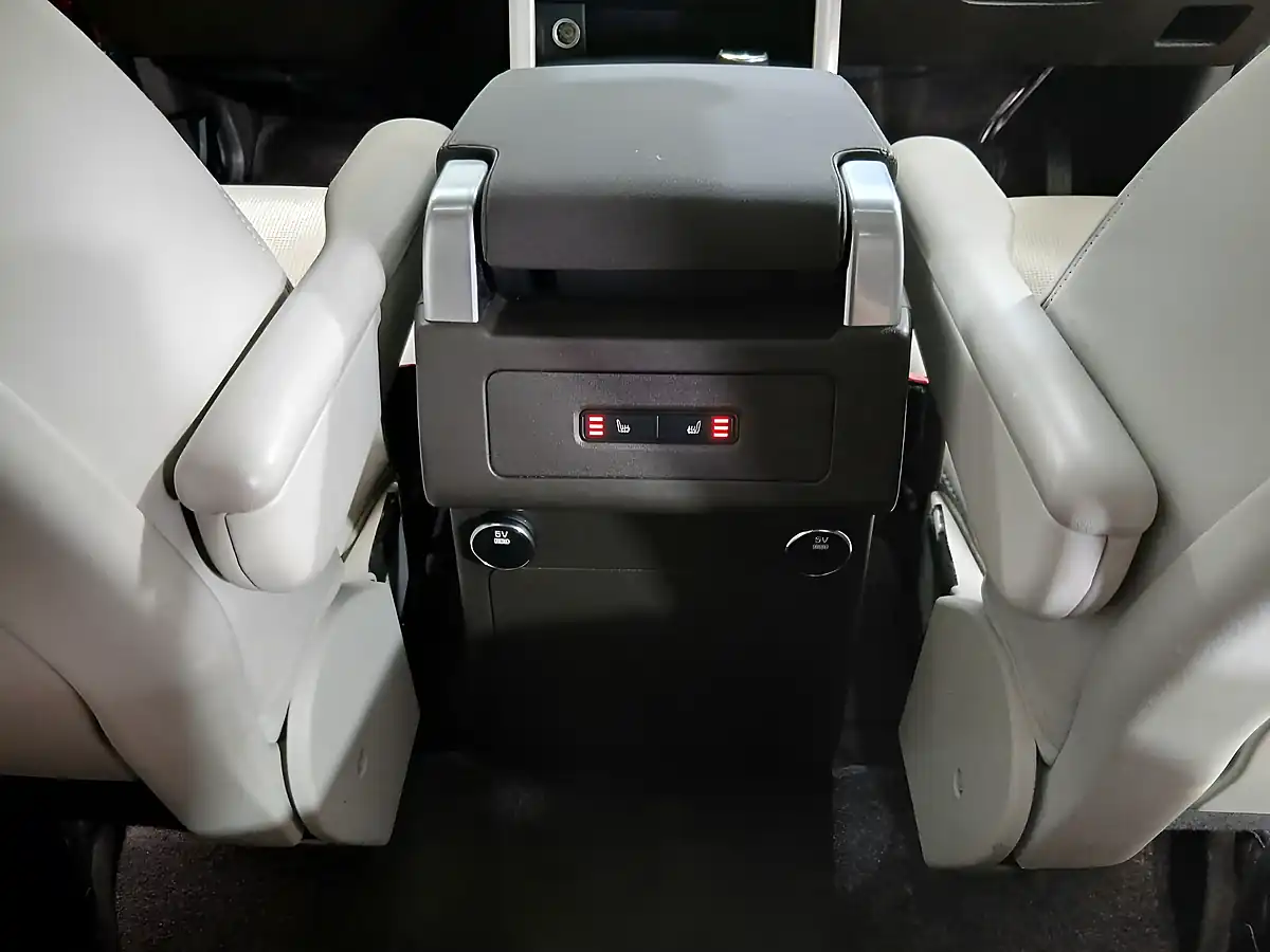 Used 2017 Land Rover Discovery Hse Red - Interior and Exterior details 17