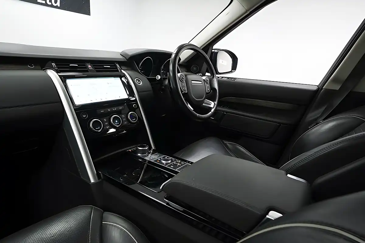 Used 2017 Land Rover Discovery Hse Red - Interior and Exterior details 15
